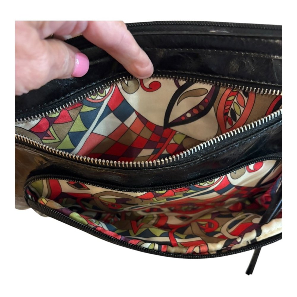 Chic Black Crossbody Bag with Gold Hardware - Picture 3 of 5